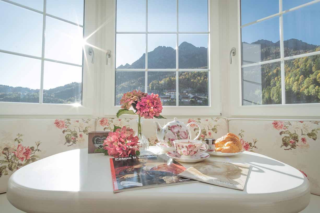colazione_bow_window_panoramica_camera_stella_alpina_shabby_chic_bed_breakfast_casa_dolce_casa